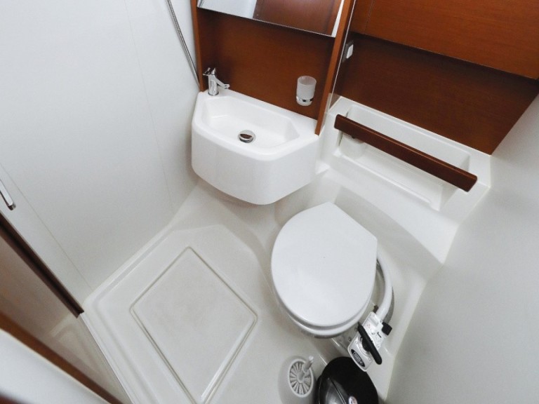 Charter a Bénéteau Oceanis 51.1 in Sukošan on Samboat