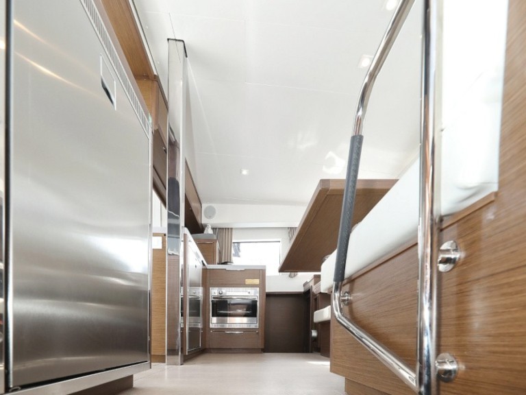 Hire Catamaran Lagoon with a boat licence