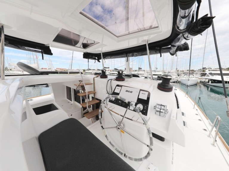 Yacht hire Sukošan cheap Lagoon 450 Sport Top