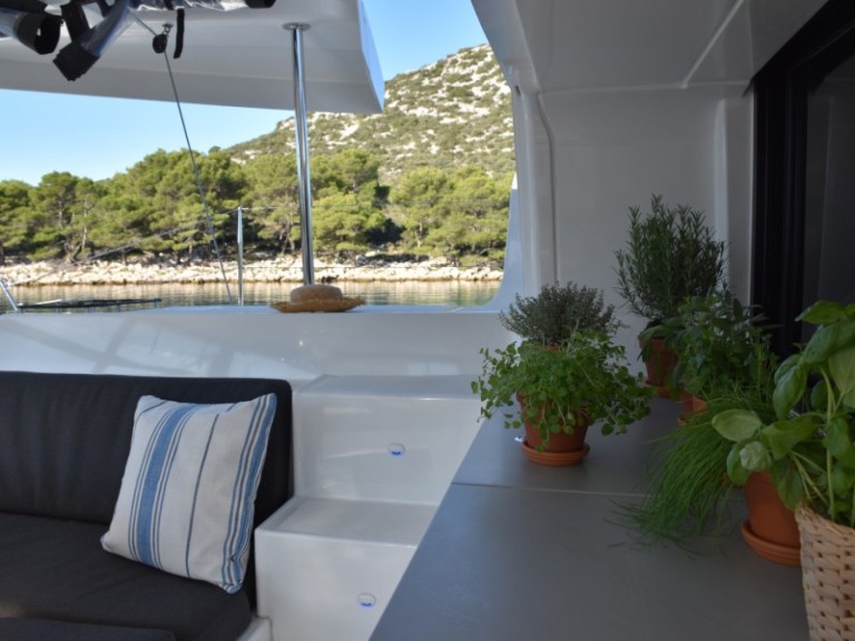 Yacht hire Sukošan cheap Lagoon 46