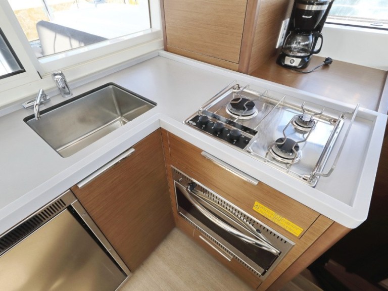 Hire Catamaran Lagoon with a boat licence