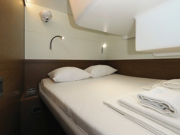 Hire a Lagoon Lagoon 50/6 cab Sukošan