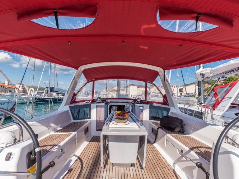 Hire a Bénéteau Oceanis 45 Split