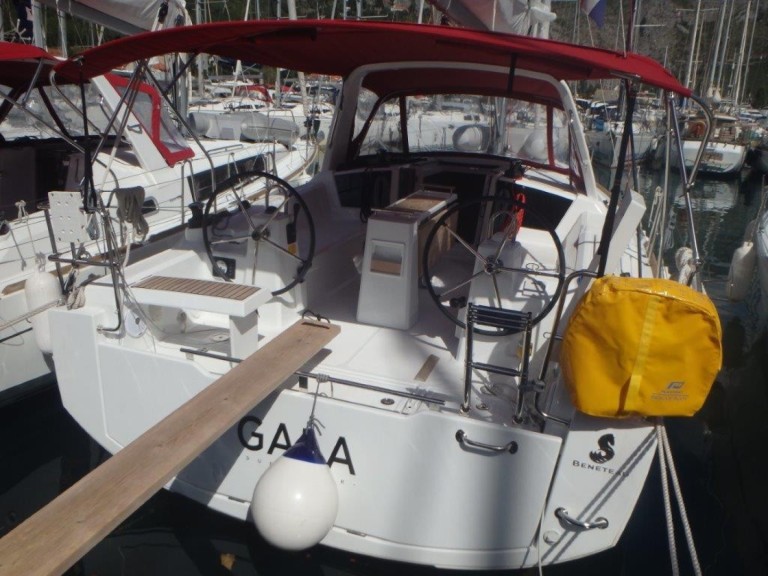 Sailboat to hire Split at the best price