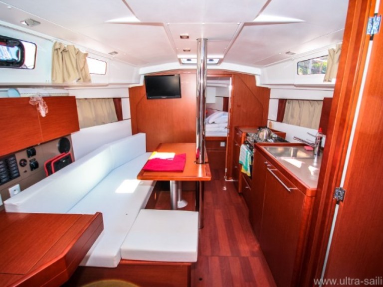 Bénéteau Oceanis 35 charter bareboat or skippered in  Pomer