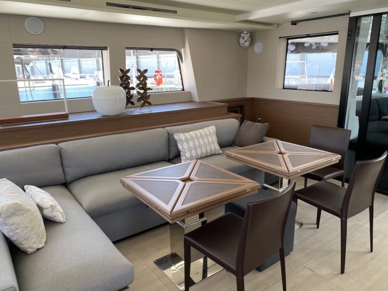 Catamaran to hire Marigot at the best price