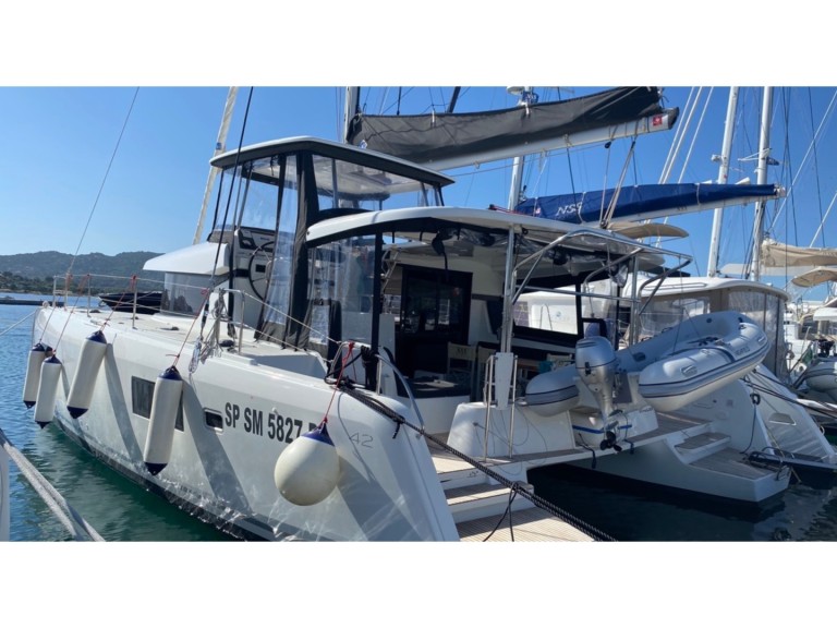Charter a Lagoon Lagoon 42 in Cugnana Verde on Samboat