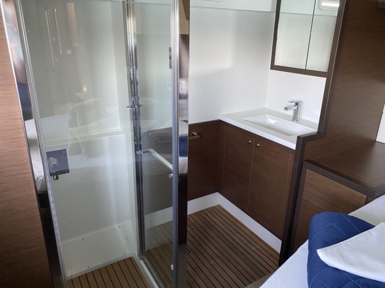 Yacht charter Cugnana Verde - Lagoon Lagoon 52 F on SamBoat