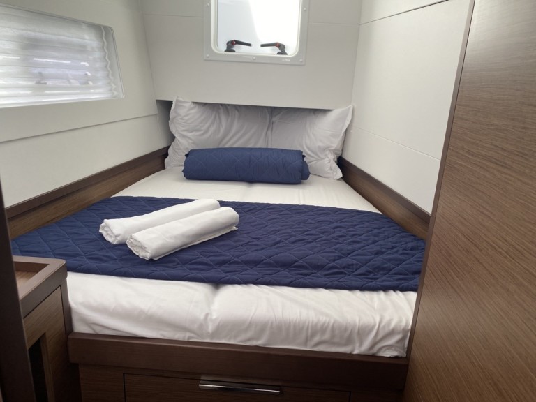 Charter a Lagoon Lagoon 40 in Cugnana Verde on Samboat