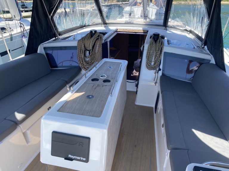 Yacht charter Cugnana Verde - Dufour Dufour 390 Grand Large on SamBoat