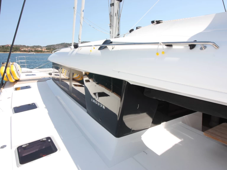 Yacht charter Bas du Fort - Lagoon Lagoon 620 on SamBoat