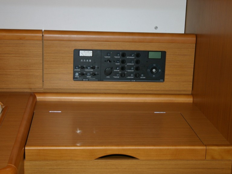 Sailboat to hire Cugnana Verde at the best price