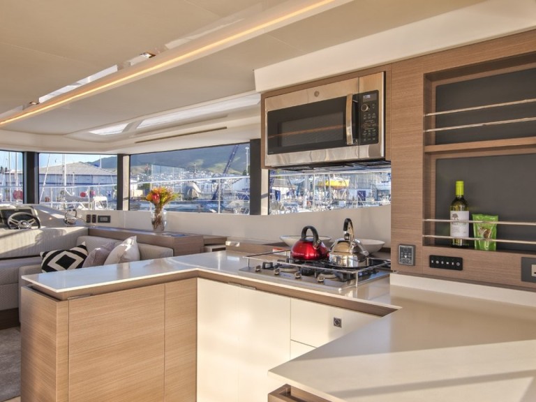 Hire Catamaran Lagoon with a boat licence