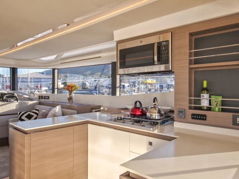 Hire Catamaran Lagoon with a boat licence