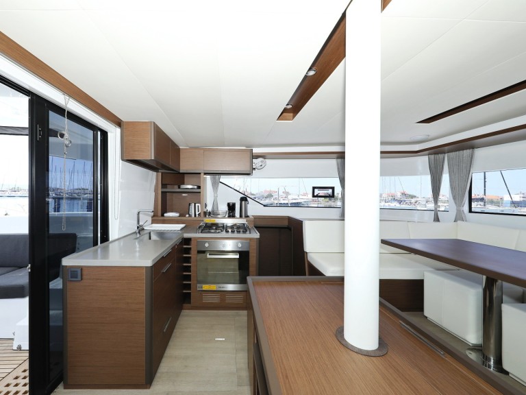 Yacht charter Sukošan - Lagoon Lagoon 50/6 cab on SamBoat