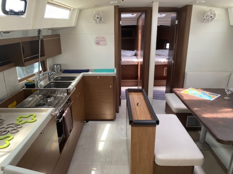 Hire Sailboat with or without skipper Bénéteau Alimos