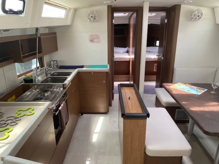 Hire Sailboat with or without skipper Bénéteau Alimos