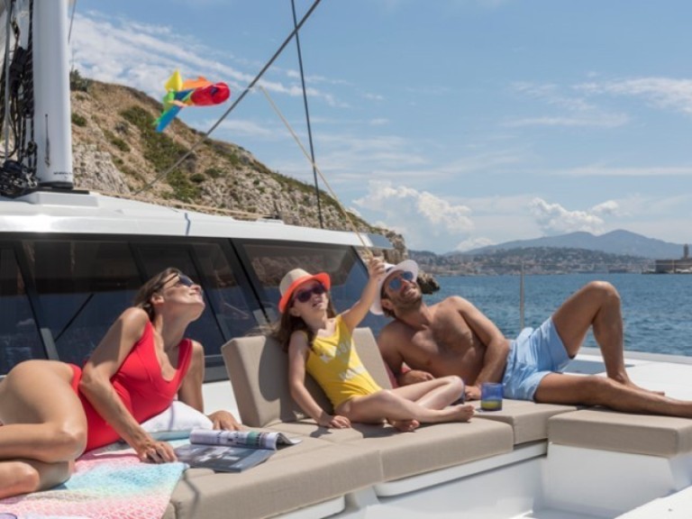 Catamaran hire in Saint-Mandrier-sur-Mer - Fountaine Pajot Astrea 42