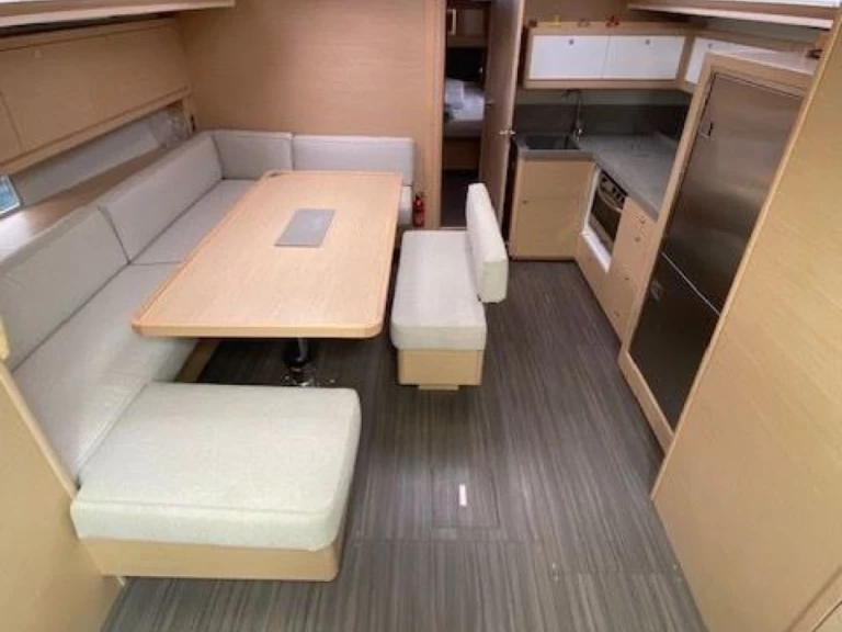 Hire a Dufour Dufour 470 Marseille