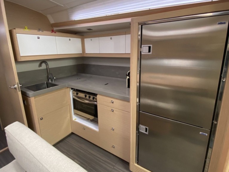 Yacht hire Marseille cheap Dufour 470