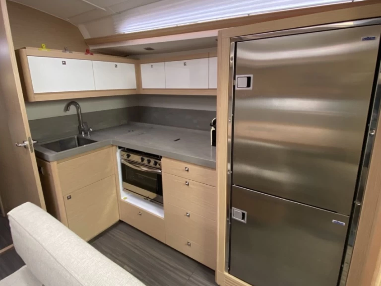 Yacht hire Marseille cheap Dufour 470