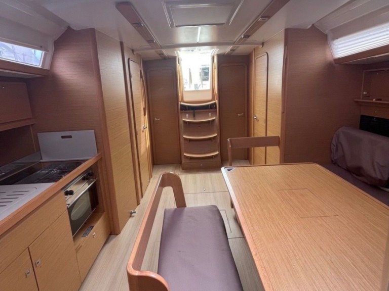 Sailboat to hire Ajaccio at the best price