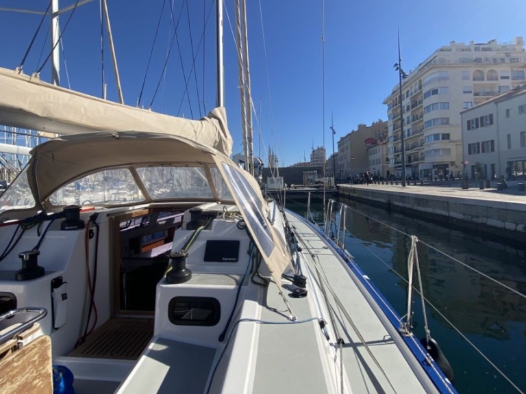 Sailboat to hire Marseille at the best price