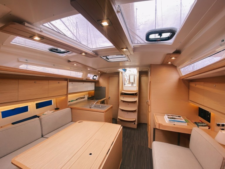 Sailboat to hire Marseille at the best price