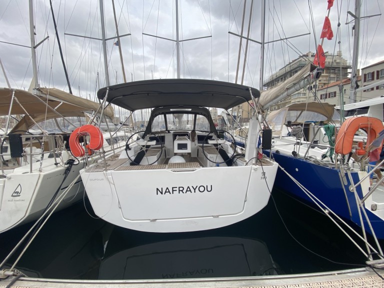 Sailboat hire in Marseille - Dufour Dufour 390 GL