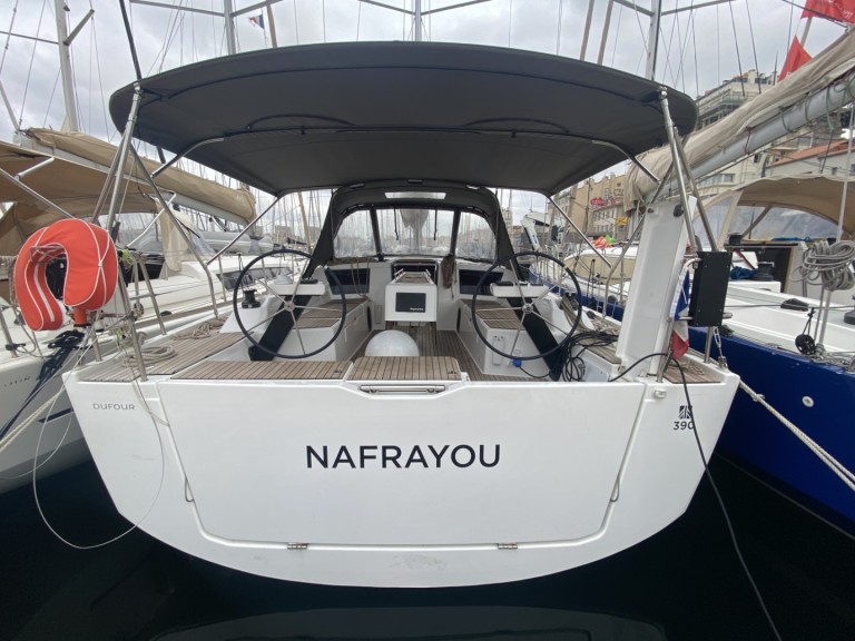 Charter a Dufour Dufour 390 GL in Marseille on Samboat