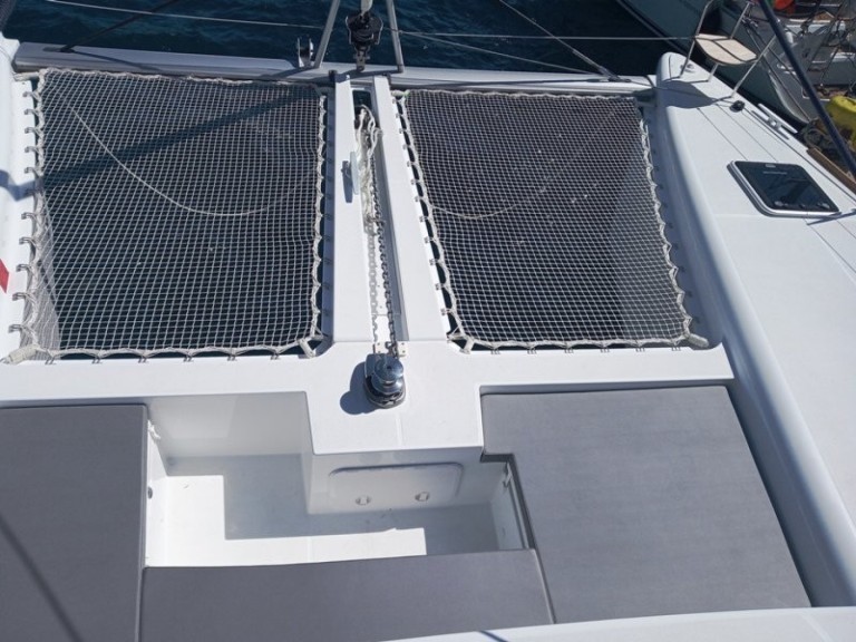 Hire Catamaran Lagoon with a boat licence