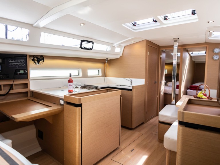 Charter a Jeanneau Sun Odyssey 440 in Gouvia on Samboat