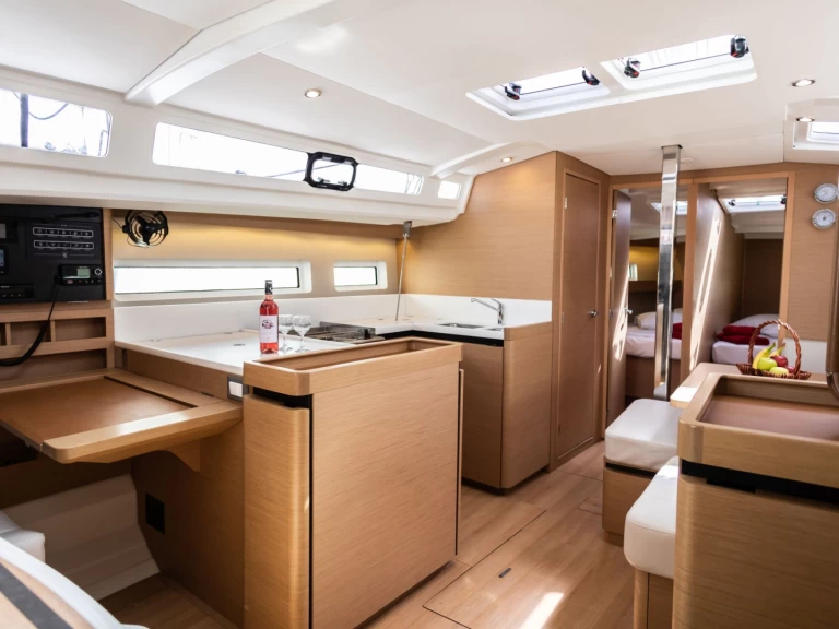 Charter a Jeanneau Sun Odyssey 440 in Gouvia on Samboat