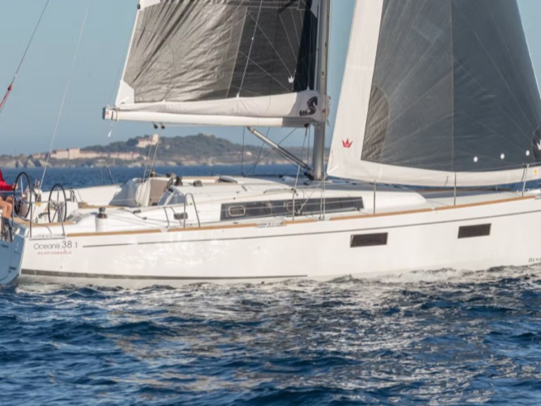 Hire a OCEANIS 38.1 DL OCEANIS 38.1 DL Arzon