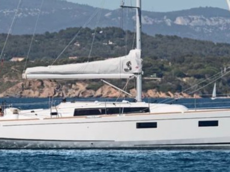 Yacht hire Arzon cheap OCEANIS 38.1 DL