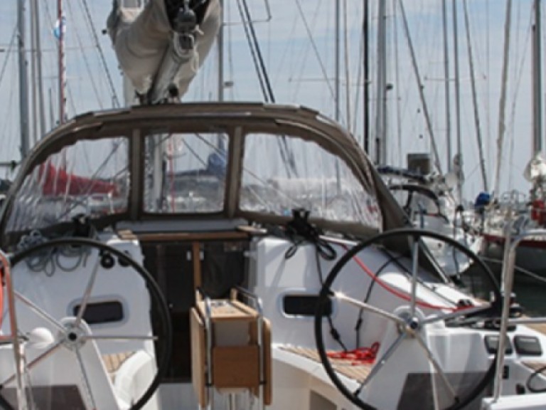 Sailboat hire in La Trinité-sur-Mer - SUN ODYSSEY 349 3 CAB SUN ODYSSEY 349 3 CAB