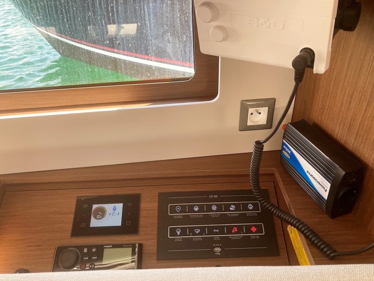 Bénéteau Oceanis 46.1 charter bareboat or skippered in  Alimos