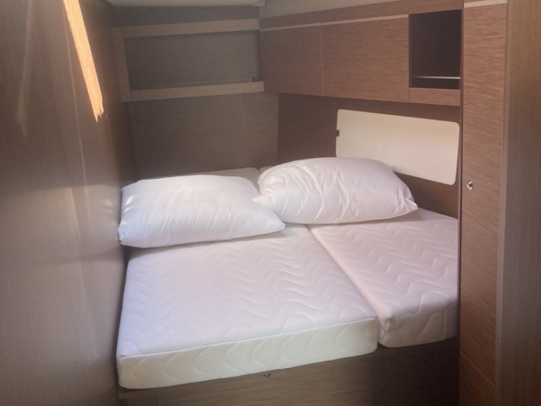 Yacht hire Alimos cheap Oceanis 46.1