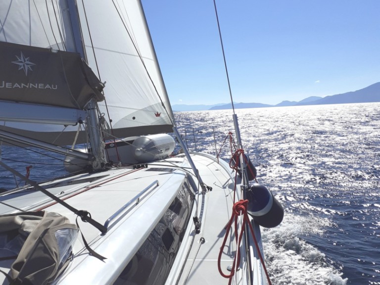 Yacht hire Lefkáda cheap Sun Odyssey 490