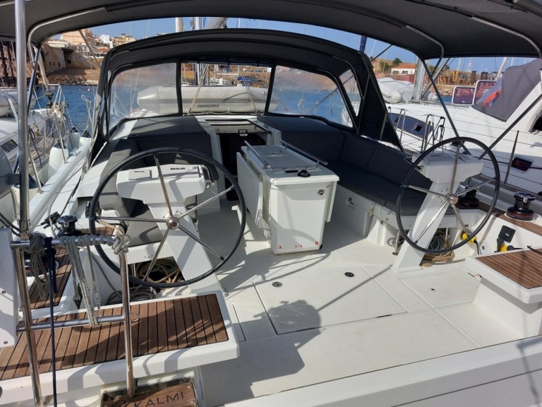 Hire Sailboat with or without skipper Bénéteau Lávrio