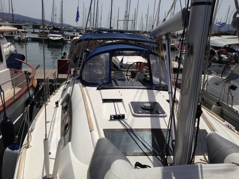 Sailboat hire in Lávrio - Bénéteau Oceanis 40