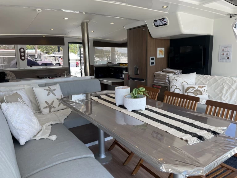 Yacht hire Airlie Beach cheap Bali 4.2