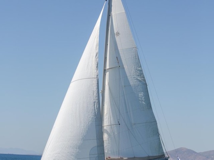 Sailboat to hire Alimos at the best price