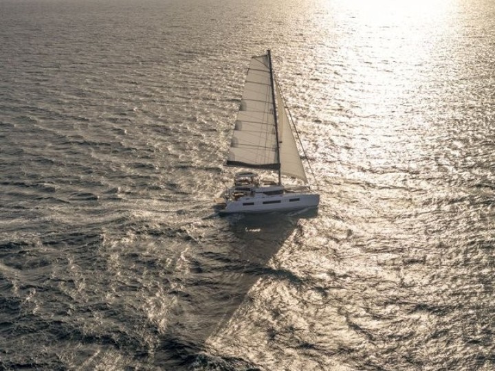 Charter a Lagoon Lagoon 51 in Alimos on Samboat