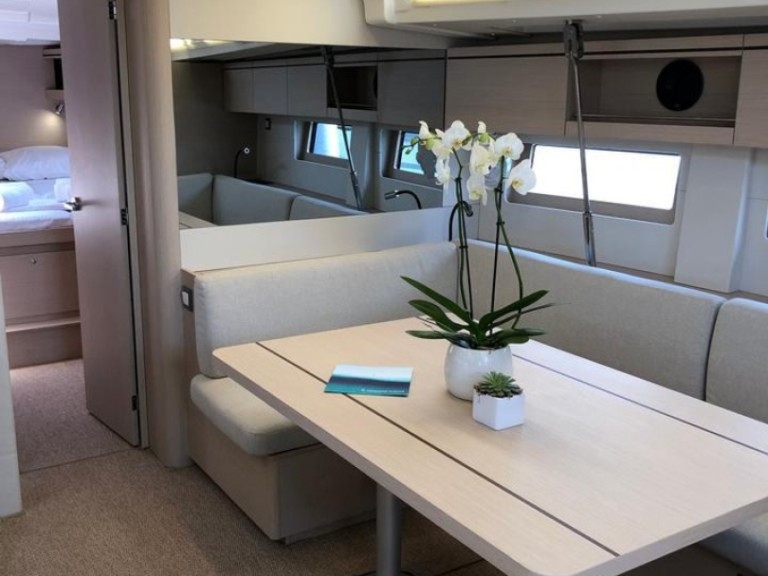 Hire Sailboat with or without skipper Bénéteau Alimos