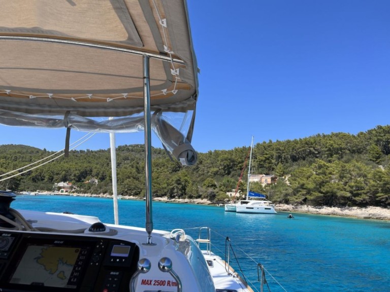 Catamaran hire in Rogač - Lagoon Lagoon 40