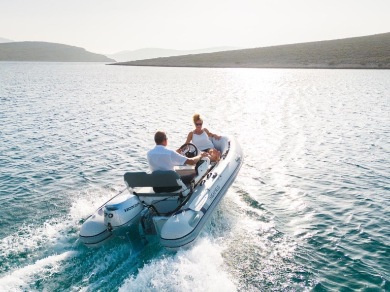 Hire Catamaran Lagoon with a boat licence