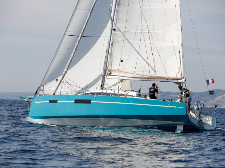 Sailboat to hire Marseille at the best price