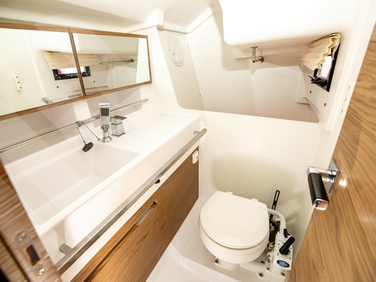 Yacht hire Marseille cheap Elan S3