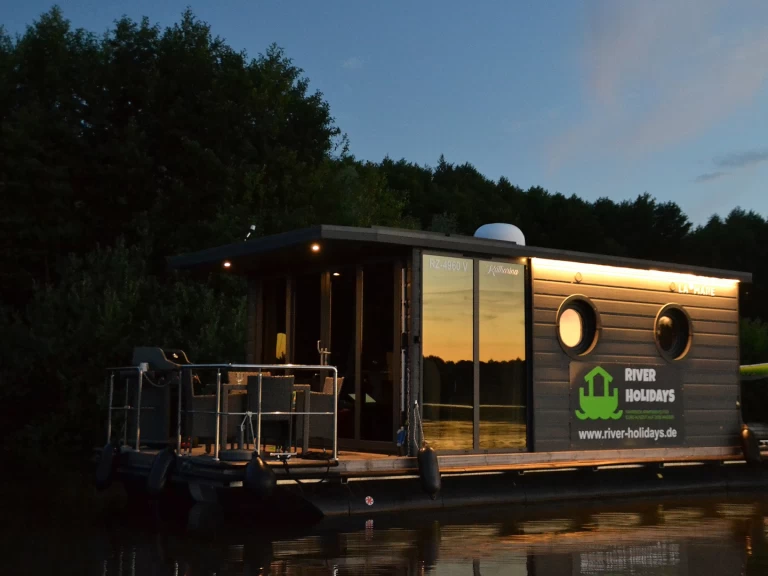 Canal boat hire in Lübz - A Apartboot M